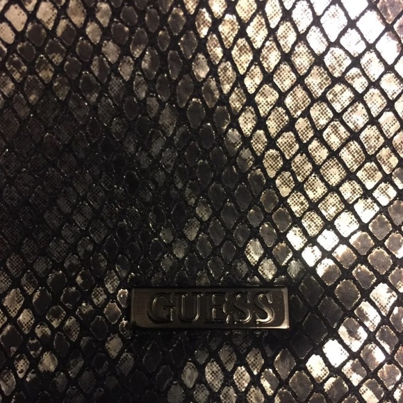 New Guess Purse - Picture 8 of 12